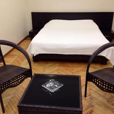 Yerevan Center Studio Apartment Buitenkant foto